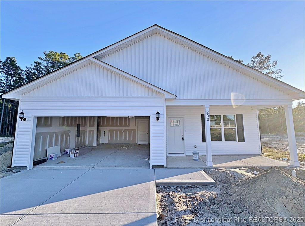 200 Woodcrest Jones Drive, Raeford, NC 28376