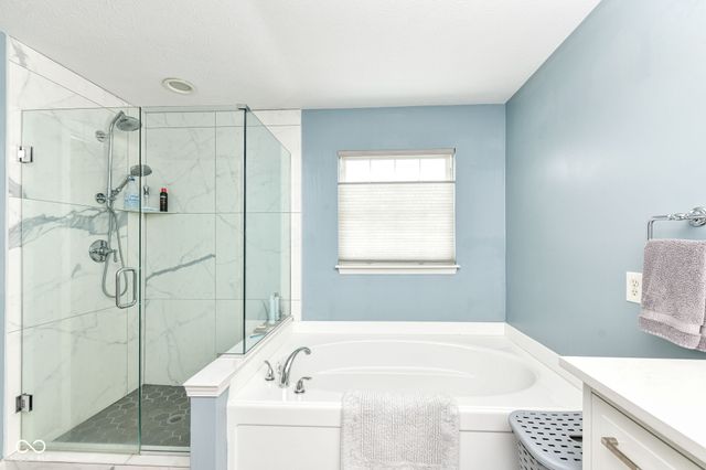 11904 Suncatcher Drive, Fishers, IN 46037