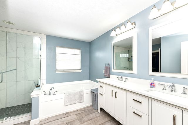 11904 Suncatcher Drive, Fishers, IN 46037