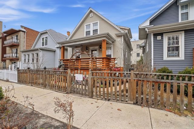 1942 W Fargo Avenue, Chicago, IL 60645