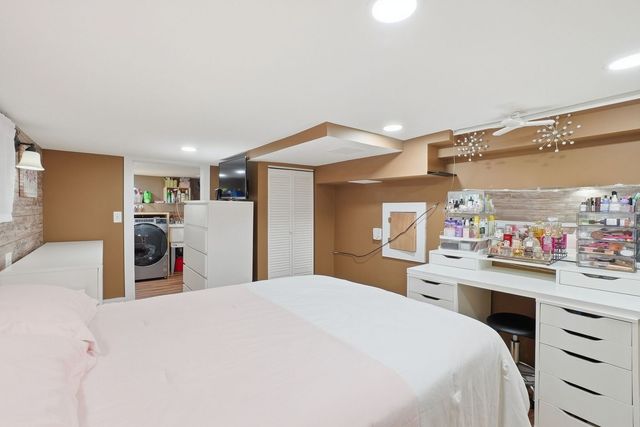 1942 W Fargo Avenue, Chicago, IL 60645