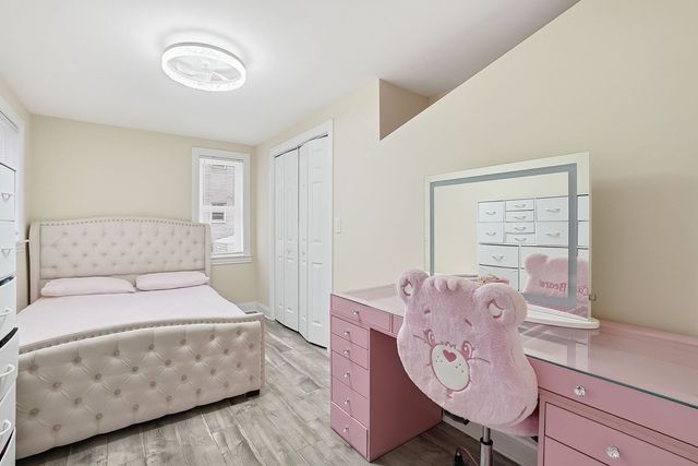 1942 W Fargo Avenue, Chicago, IL 60645