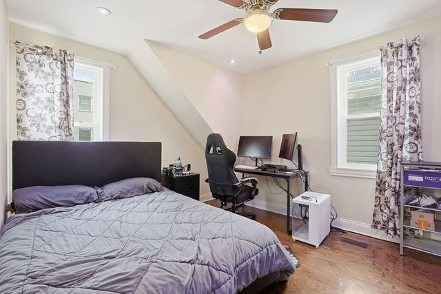 1942 W Fargo Avenue, Chicago, IL 60645