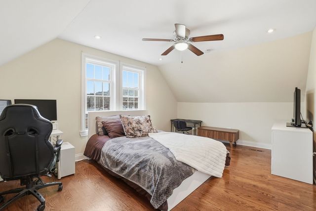 1942 W Fargo Avenue, Chicago, IL 60645