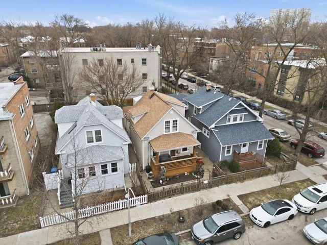 1942 W Fargo Avenue, Chicago, IL 60645