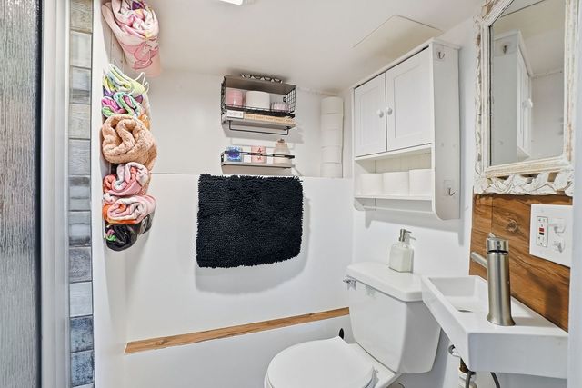 1942 W Fargo Avenue, Chicago, IL 60645