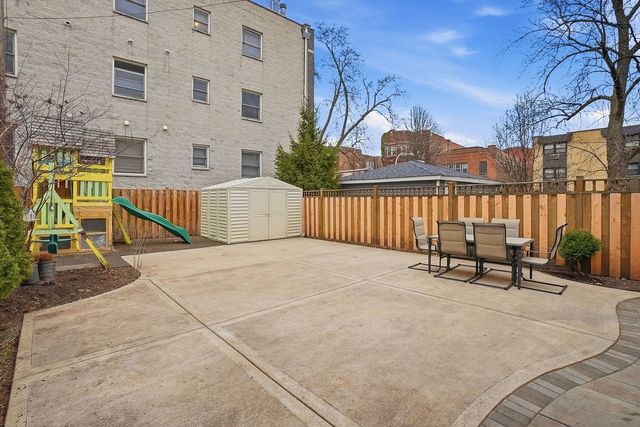 1942 W Fargo Avenue, Chicago, IL 60645