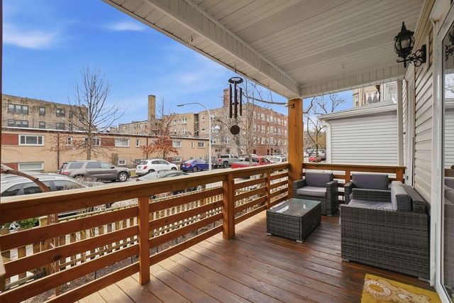 1942 W Fargo Avenue, Chicago, IL 60645