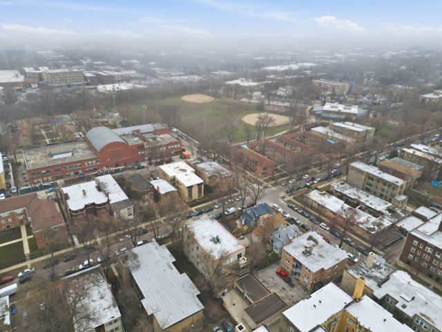 1942 W Fargo Avenue, Chicago, IL 60645