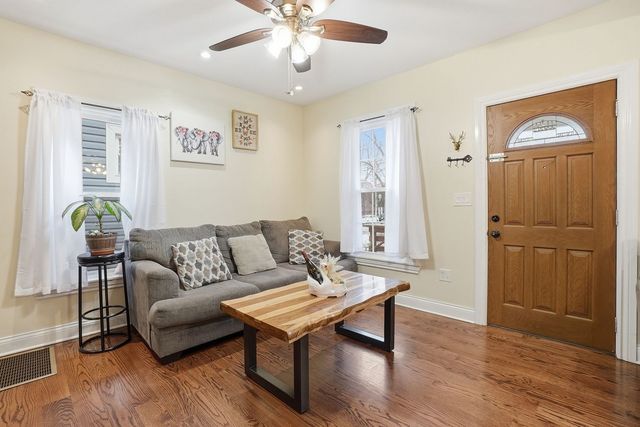 1942 W Fargo Avenue, Chicago, IL 60645