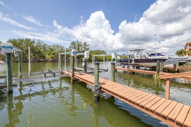 5000 CULBREATH KEY WAY 1-309, Tampa, FL 33611