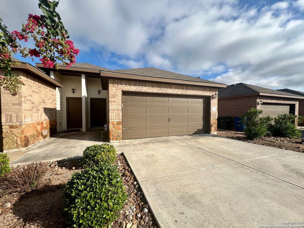 174 Joanne Cv, New Braunfels, TX 72887