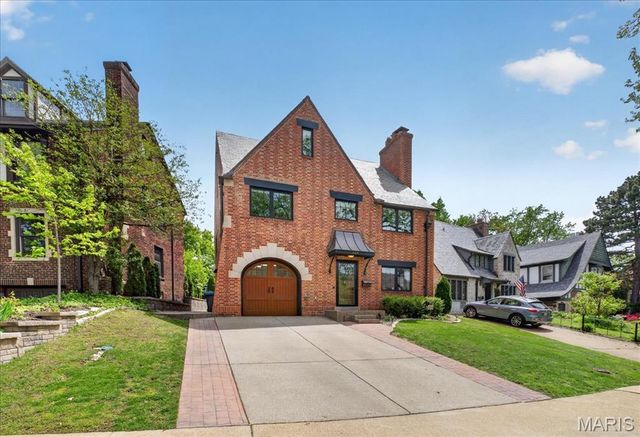 424 Oakley Drive, St Louis, MO 63105