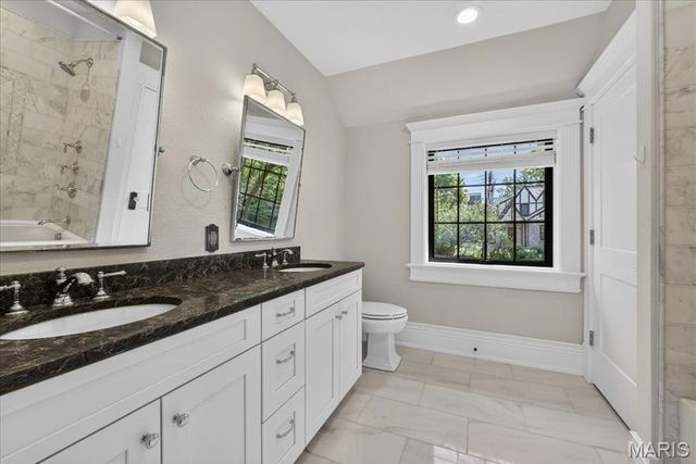 424 Oakley Drive, St Louis, MO 63105