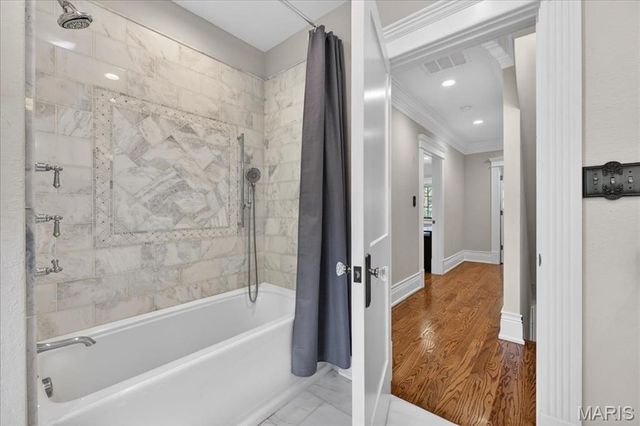 424 Oakley Drive, St Louis, MO 63105