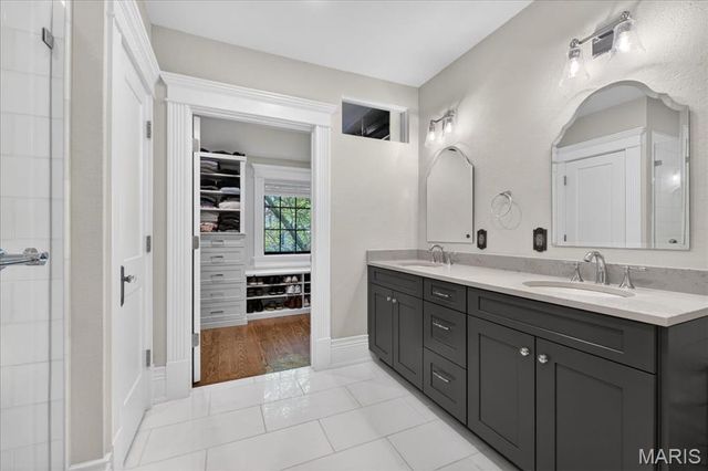 424 Oakley Drive, St Louis, MO 63105