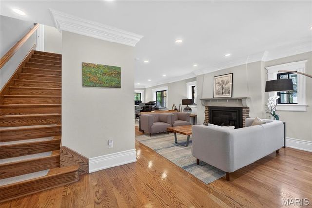424 Oakley Drive, St Louis, MO 63105