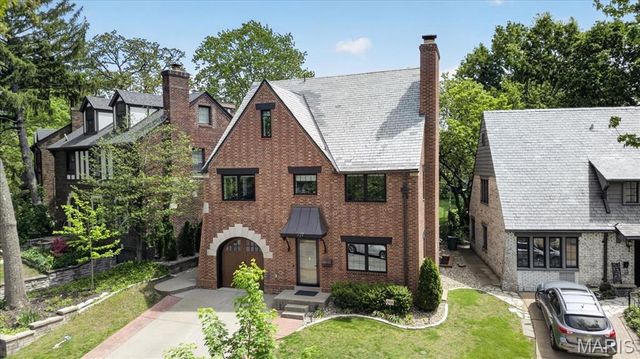 424 Oakley Drive, St Louis, MO 63105