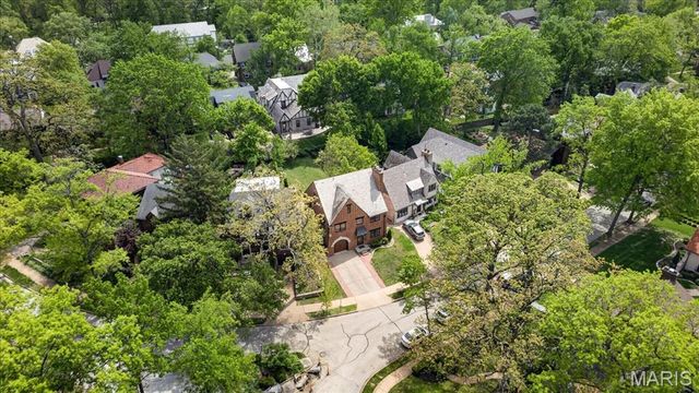 424 Oakley Drive, St Louis, MO 63105