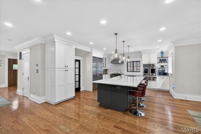 424 Oakley Drive, St Louis, MO 63105