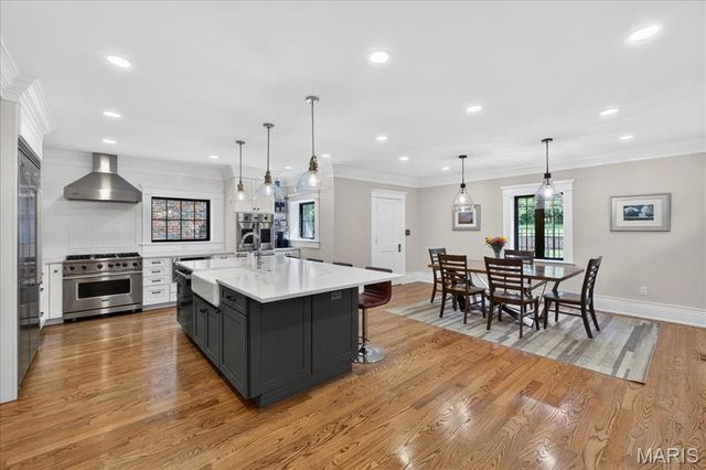 424 Oakley Drive, St Louis, MO 63105