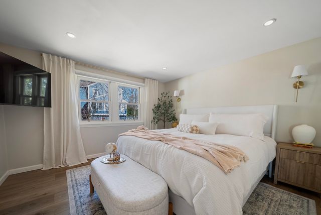 27 Hyacinth Drive, Nashua, NH 03062