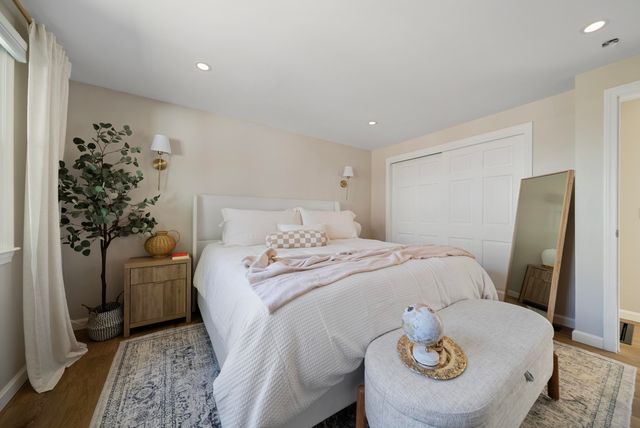 27 Hyacinth Drive, Nashua, NH 03062