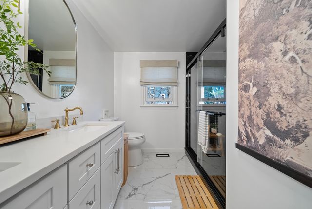 27 Hyacinth Drive, Nashua, NH 03062