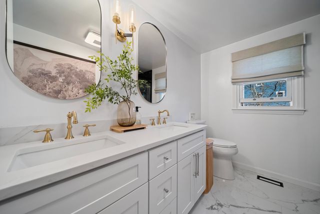 27 Hyacinth Drive, Nashua, NH 03062