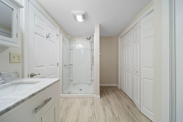 27 Hyacinth Drive, Nashua, NH 03062