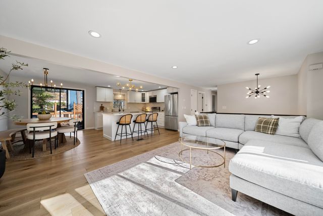 27 Hyacinth Drive, Nashua, NH 03062