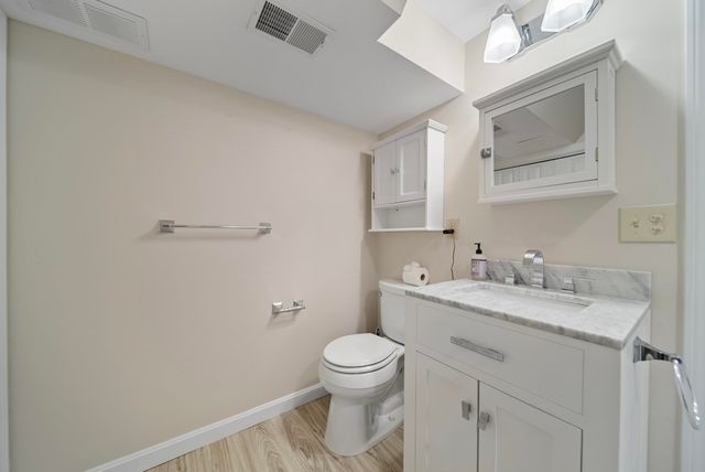 27 Hyacinth Drive, Nashua, NH 03062