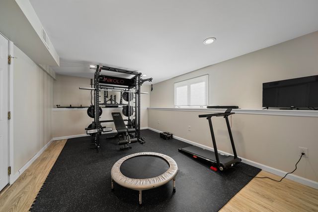 27 Hyacinth Drive, Nashua, NH 03062