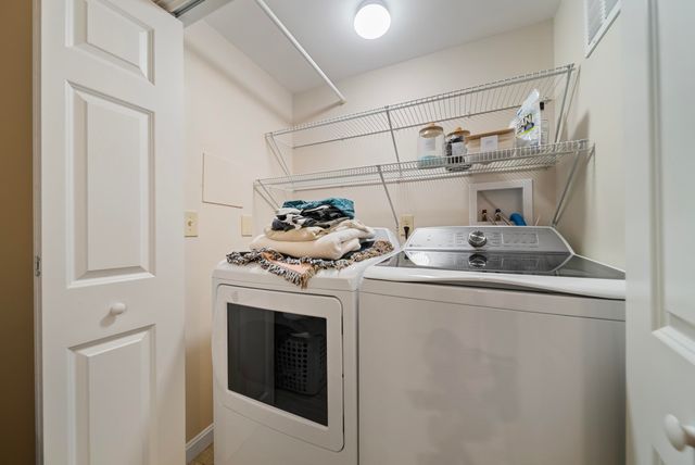 27 Hyacinth Drive, Nashua, NH 03062