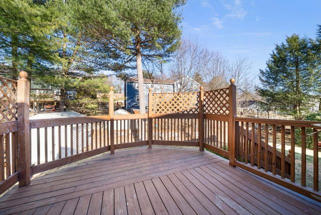 27 Hyacinth Drive, Nashua, NH 03062