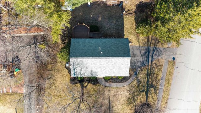 27 Hyacinth Drive, Nashua, NH 03062