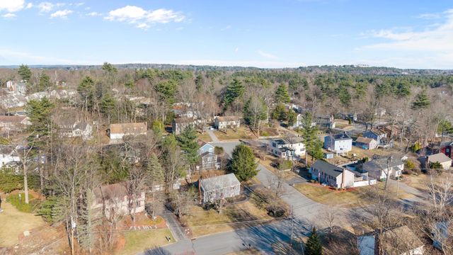 27 Hyacinth Drive, Nashua, NH 03062