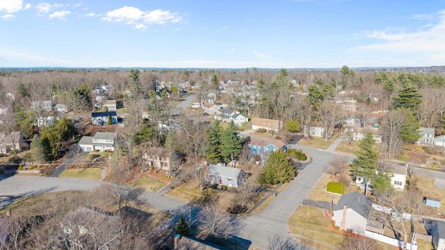 27 Hyacinth Drive, Nashua, NH 03062