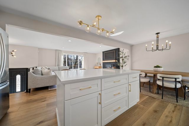 27 Hyacinth Drive, Nashua, NH 03062