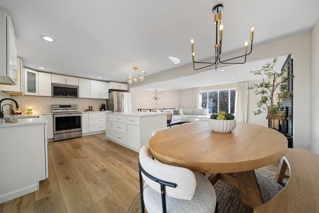 27 Hyacinth Drive, Nashua, NH 03062