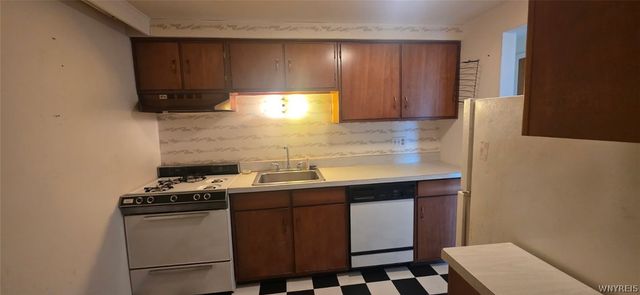10 Wayne 21, Amherst, NY 14225