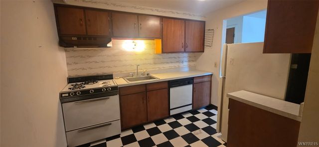 10 Wayne 21, Amherst, NY 14225