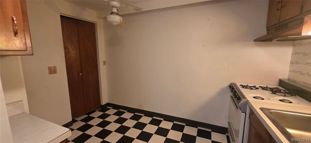 10 Wayne 21, Amherst, NY 14225