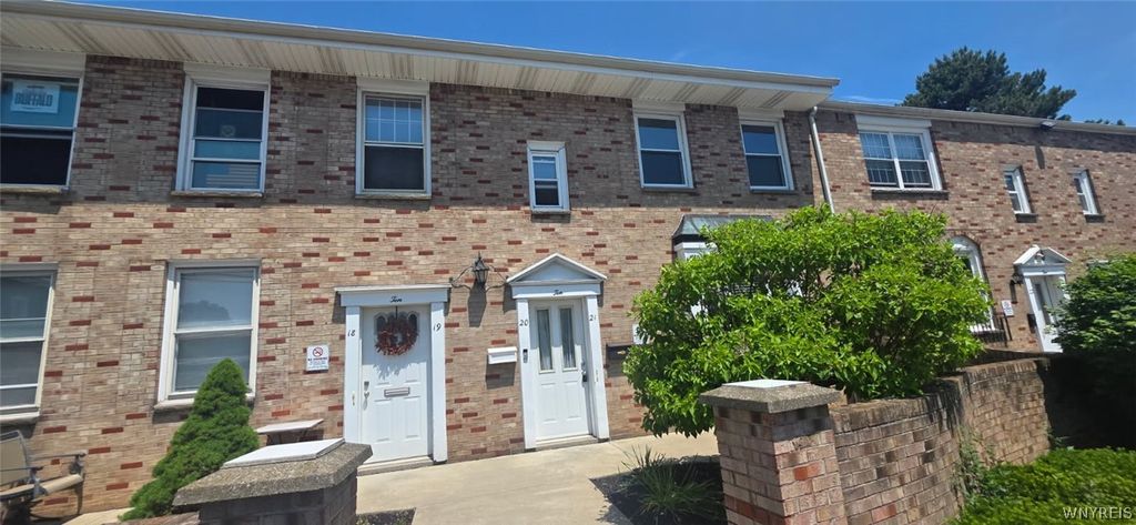 10 Wayne 21, Amherst, NY 14225