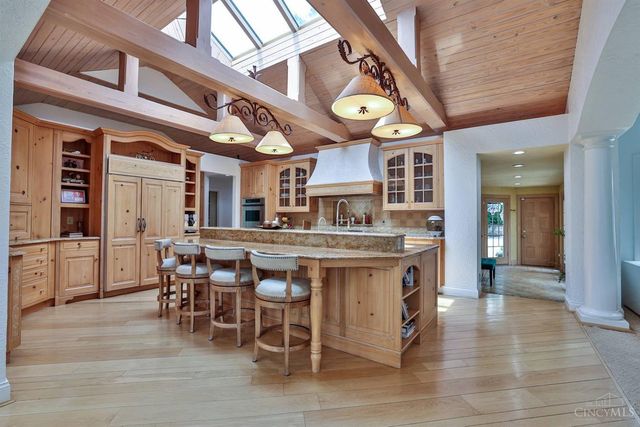 6220 Hawk Ridge Lane, Indian Hill, OH 45243