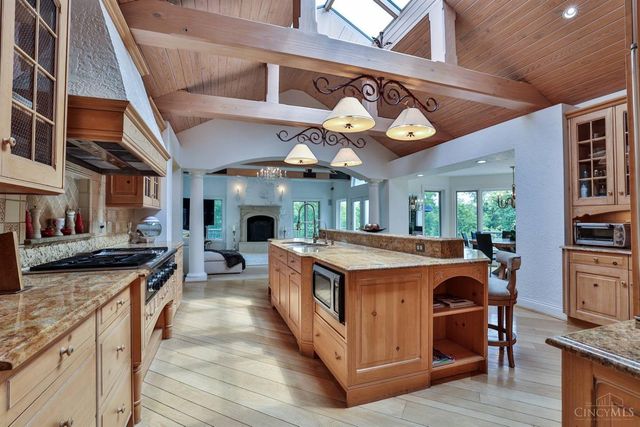 6220 Hawk Ridge Lane, Indian Hill, OH 45243