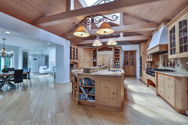 6220 Hawk Ridge Lane, Indian Hill, OH 45243