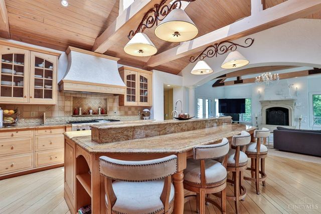 6220 Hawk Ridge Lane, Indian Hill, OH 45243