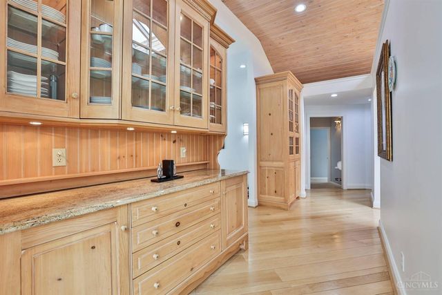 6220 Hawk Ridge Lane, Indian Hill, OH 45243