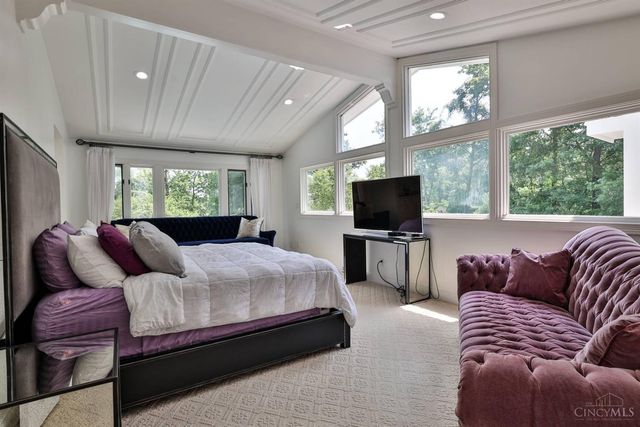 6220 Hawk Ridge Lane, Indian Hill, OH 45243